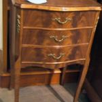 221 1104 CHEST OF DRAWERS